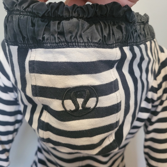 Lululemon Movement Jacket in Apex Stripe, GUC, Size 8 - Picture 5 of 6